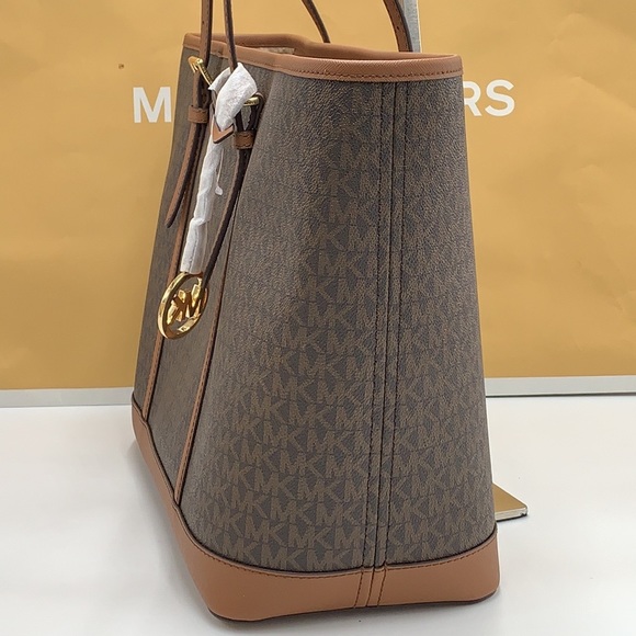 MICHAEL KORS 
Jet Set Travel Large Logo Tote Bag BROWN/BLACK SIGNATURE COLOR - Picture 7 of 15